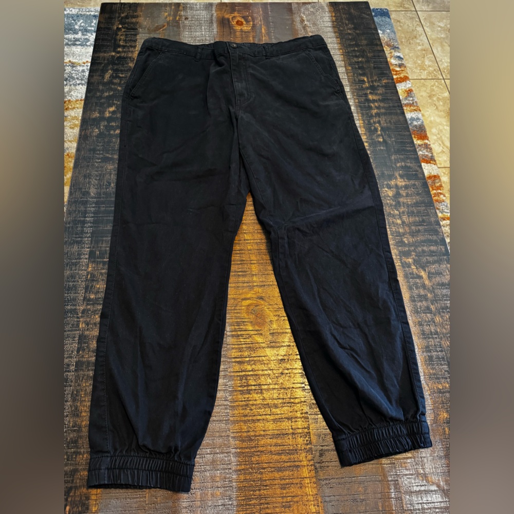 Men’s Joggers Amazon Essentials Brand Black Size XL Elastic and Drawstring Waist